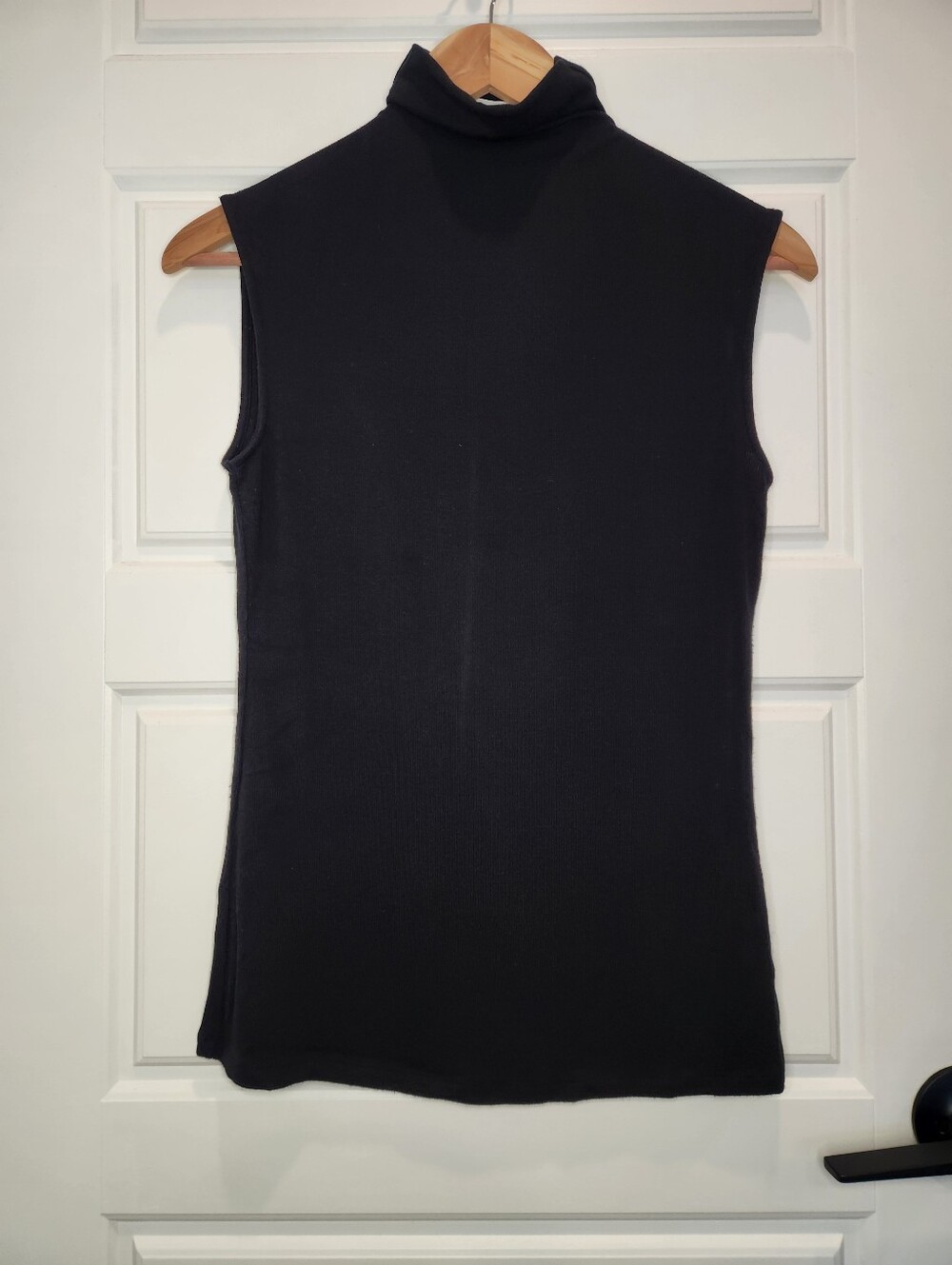 XS Aritzia Babaton Black Sleeveless Turtleneck - Picture 2 of 6